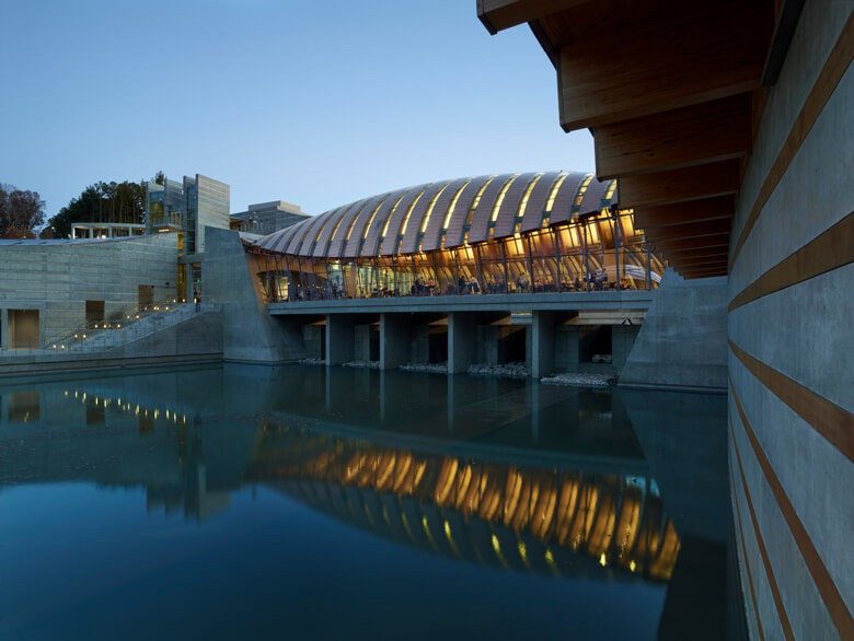exterior of the crystal bridges museum of art